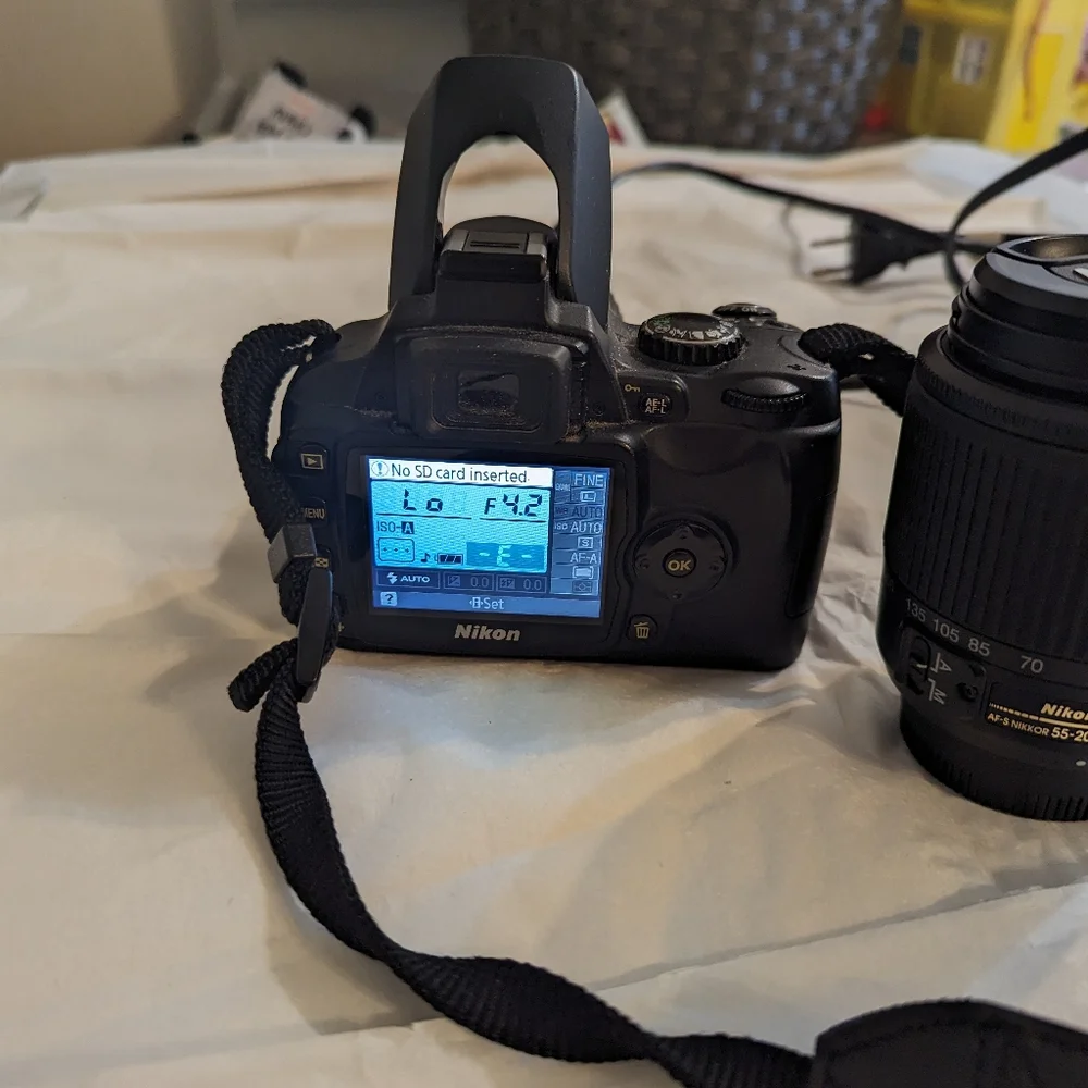 Nikon D40 6.1 MP Digital SLR Camera Kit w/‎ AF-S DX ED II G 18-55mm Lens